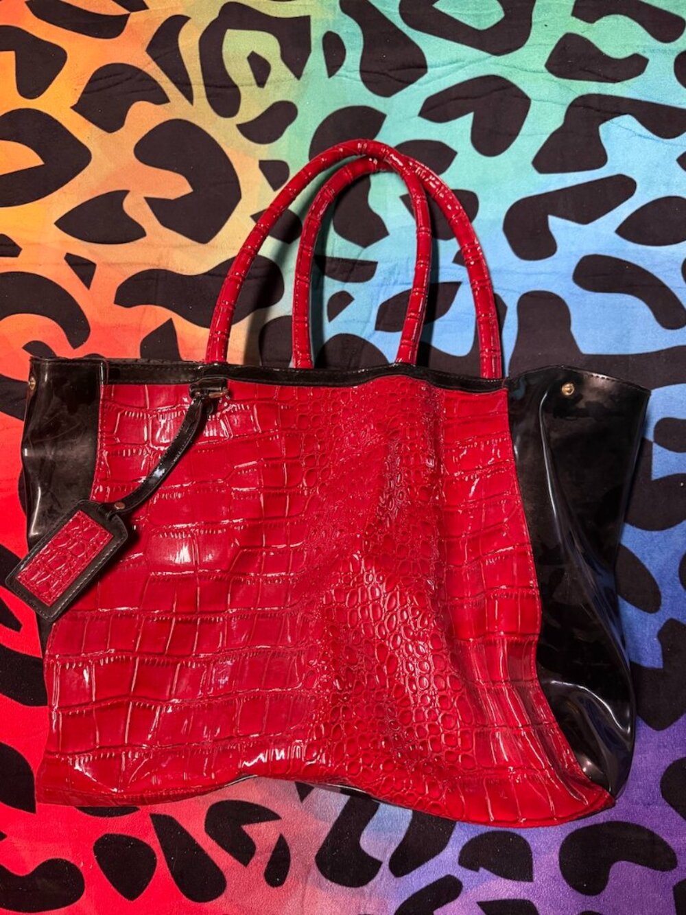 ELIZABETH ARDEN RED BLACK FAUX CROC ALLIGATOR PATENT LEATHER SHOULDER HANDBAG